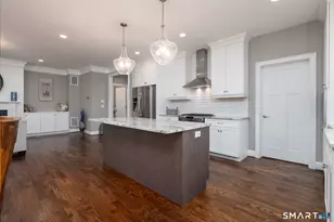 13 Yorkshire Ct, Farmington, CT 06032 - Photo 7