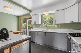 105 Branca Ct, Milford, CT 06461 - Photo 7