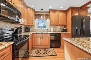 18 Freedom Rd, Middlebury, CT 06762 - Photo 9