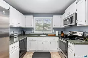 20 E Pembroke Rd, Danbury, CT 06811 - Photo 9