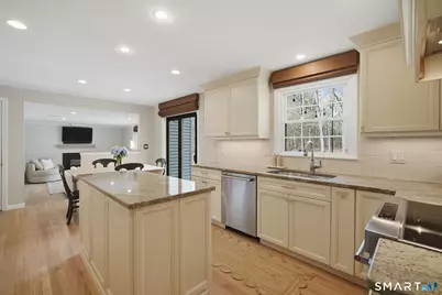 10 Litchfield Drive, Simsbury, CT 06070 - Photo 5