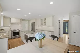 10 Litchfield Dr, Simsbury, CT 06070 - Photo 3