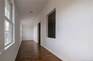 340 Pleasantview Ave, Bridgeport, CT 06606 - Photo 9