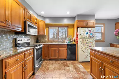 104 Oakdale Street, Bridgeport, CT 06606 - Photo 7