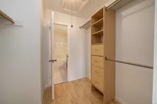 323 Walden Green Rd, Branford, CT 06405 - Photo 9