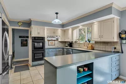 975 Main Street, Hamden, CT 06514 - Photo 17