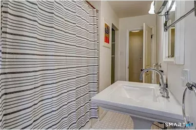 127 Englewood Avenue, Bridgeport, CT 06606 - Photo 7