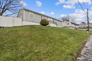 15 Spread Oak Ln, Waterbury, CT 06704 - Photo 3