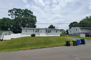 15 Spread Oak Ln, Waterbury, CT 06704 - Photo 1