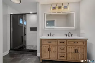 1092 Ocean Ave, New London, CT 06320 - Photo 35