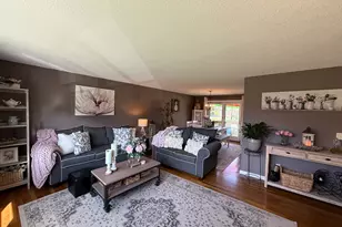 92 Laurel Ln, Simsbury, CT 06070 - Photo 3