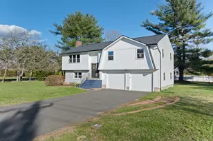 92 Laurel Ln, Simsbury, CT 06070 - Photo 3