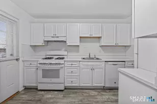 14 Hamilton Ct, Stamford, CT 06902 - Photo 1