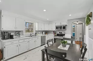 6 Old Farm Dr, Newington, CT 06111 - Photo 11