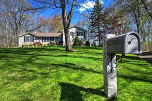 195 Margaret Ln, Orange, CT 06477 - Photo 5