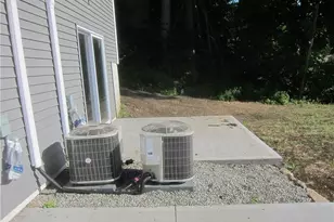 574 Chopsey Hill Rd, Bridgeport, CT 06606 - Photo 3