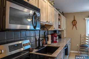 83 Perry St, Putnam, CT 06260 - Photo 7