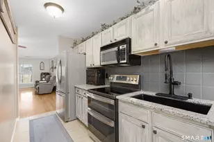83 Perry St, Putnam, CT 06260 - Photo 17