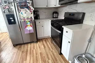 111 Elmwood Pl, Bridgeport, CT 06605 - Photo 9