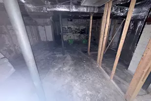 111 Elmwood Pl, Bridgeport, CT 06605 - Photo 35