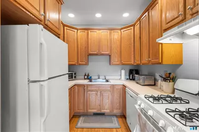 92 Cherry Hill Drive, Bridgeport, CT 06066 - Photo 13