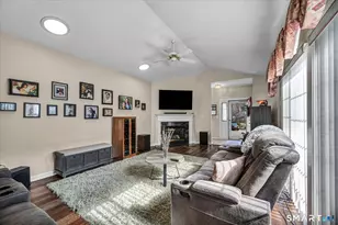 9 Cypress Cir, Berlin, CT 06037 - Photo 9