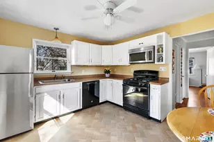 148 Crane St, Fairfield, CT 06825 - Photo 17