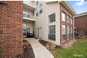 211 Carriage Crossing Ln, Middletown, CT 06457 - Photo 1