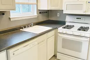94 Wakefield Cir, East Hartford, CT 06118 - Photo 5