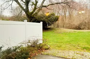 94 Wakefield Cir, East Hartford, CT 06118 - Photo 23