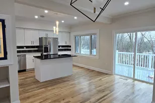 8 Pine St, Norwich, CT 06360 - Photo 13