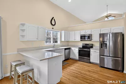 19 Pequot Court #19, Monroe, CT 06468 - Photo 9