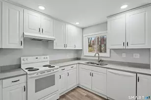 41 Sunnybrook Bend, Waterbury, CT 06708 - Photo 9