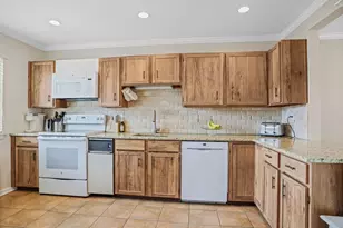 16 Bouton St E, Stamford, CT 06907 - Photo 3