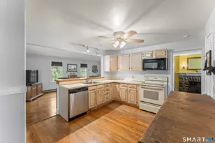 90 Toilsome Hill Rd, Fairfield, CT 06825 - Photo 11