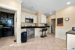 65 Brooklawn Pl, Bridgeport, CT 06604 - Photo 17