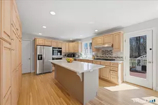 11 Beverly Rd, Waterford, CT 06385 - Photo 3