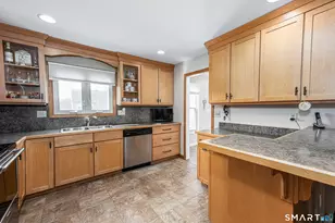 125 Colonial Hill Dr, Wallingford, CT 06492 - Photo 11
