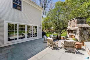 10 Queens Ln, Darien, CT 06820 - Photo 29