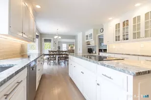 16 Shadowood Ln, Trumbull, CT 06611 - Photo 7