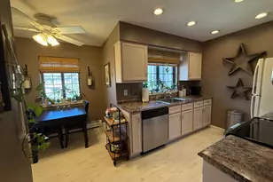 364 Foxwood Ln, Milford, CT 06461 - Photo 9