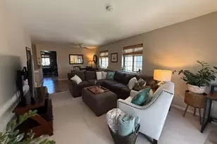 364 Foxwood Ln, Milford, CT 06461 - Photo 7