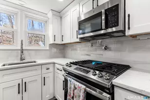 8 Bartlett Manor, Norwalk, CT 06850 - Photo 5