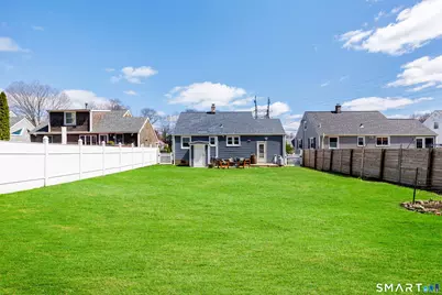 8 Bartlett Manor, Norwalk, CT 06850 - Photo 13