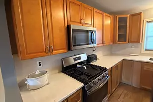 11 Camelot Dr, Bloomfield, CT 06002 - Photo 3