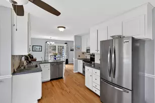 10 Castle Meadow Dr, Stonington, CT 06379 - Photo 5