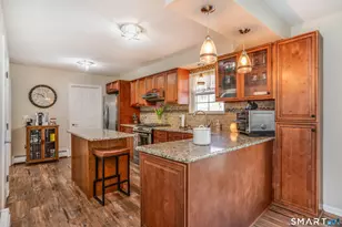 35 Fairlawn St, Farmington, CT 06032 - Photo 5