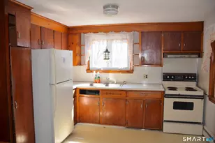 19 Hughes St, East Haven, CT 06512 - Photo 9