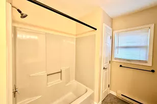 33D Laurel Point Dr, Montville, CT 06370 - Photo 15