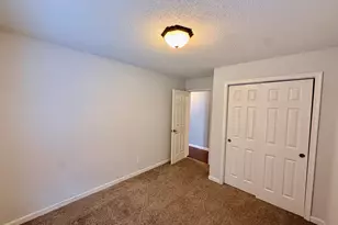 33D Laurel Point Dr, Montville, CT 06370 - Photo 17